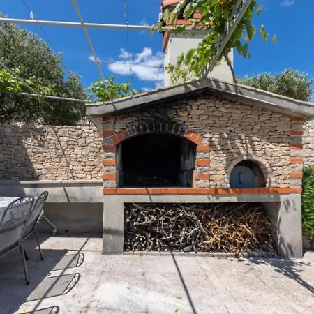 House Branko بيت للعطل بوستيرا